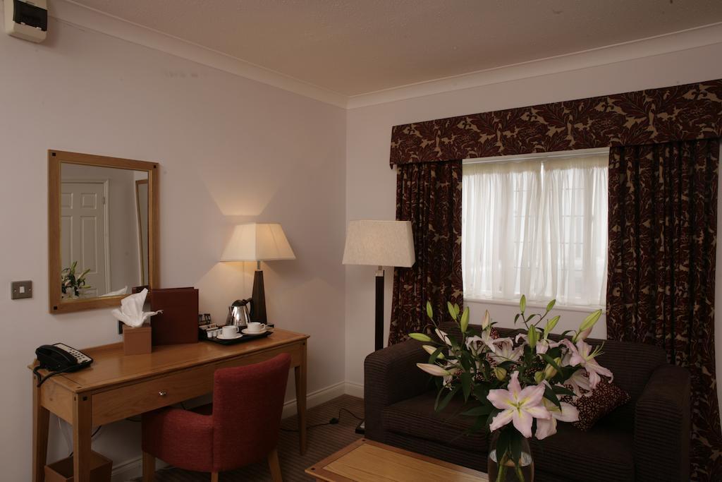 Cisswood House Hotel Horsham Bagian luar foto