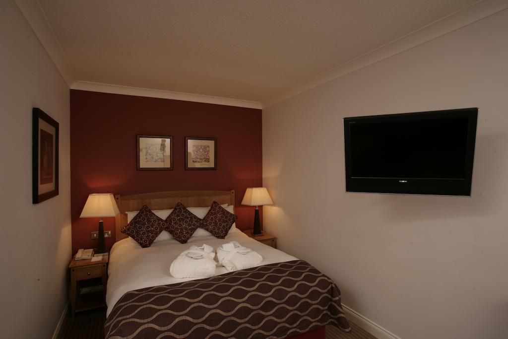 Cisswood House Hotel Horsham Bagian luar foto